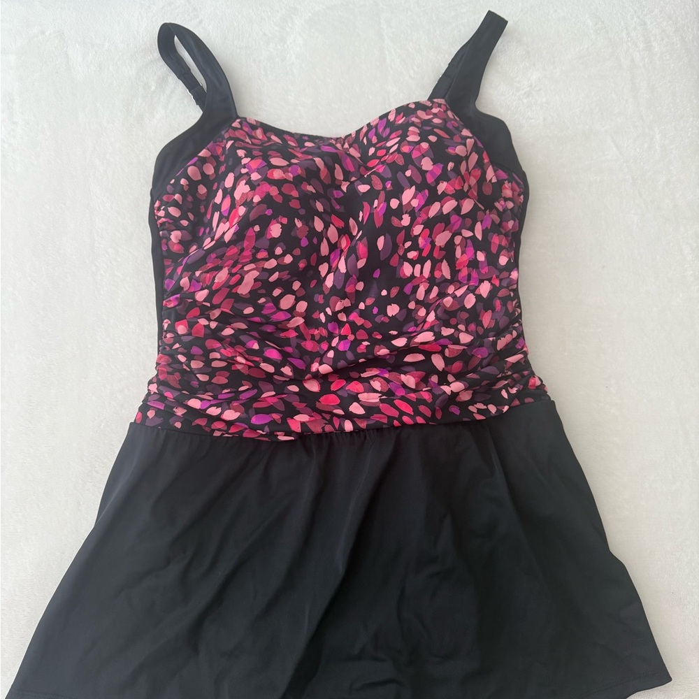 Penbrooke Woman’s One-piece Swimsuit Size 16 E78